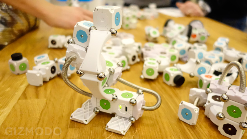 Illustration for article titled Hands On the MOSS Robotic Building Toy: A Kickstarter That Delivers